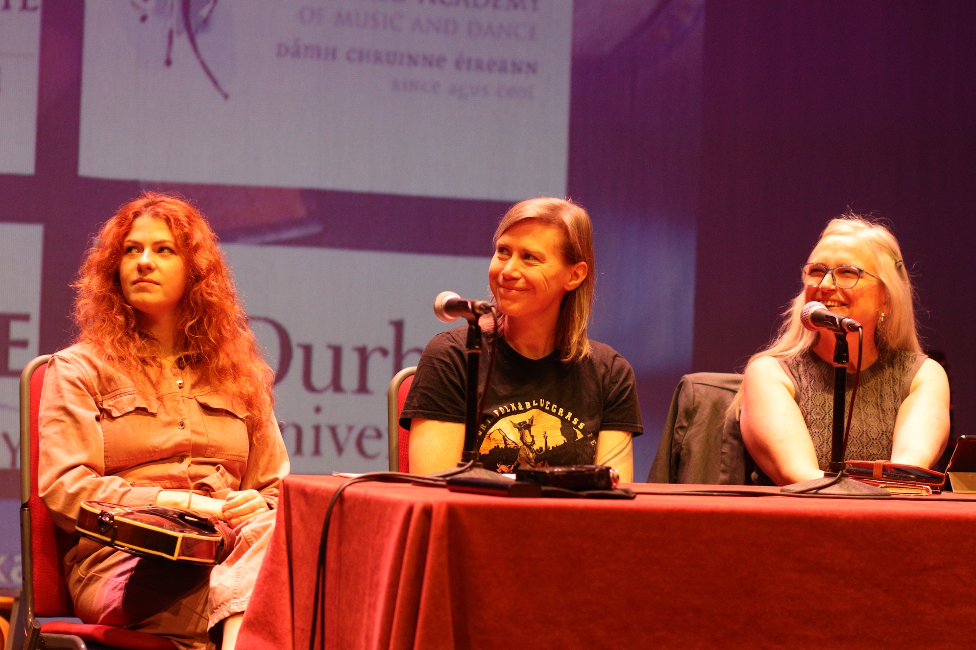 Zleva doprava: Kathleen Coker, Loes van Schaijk, Róisín Ní Ghallóglaigh | Foto: Honza Bartošek
