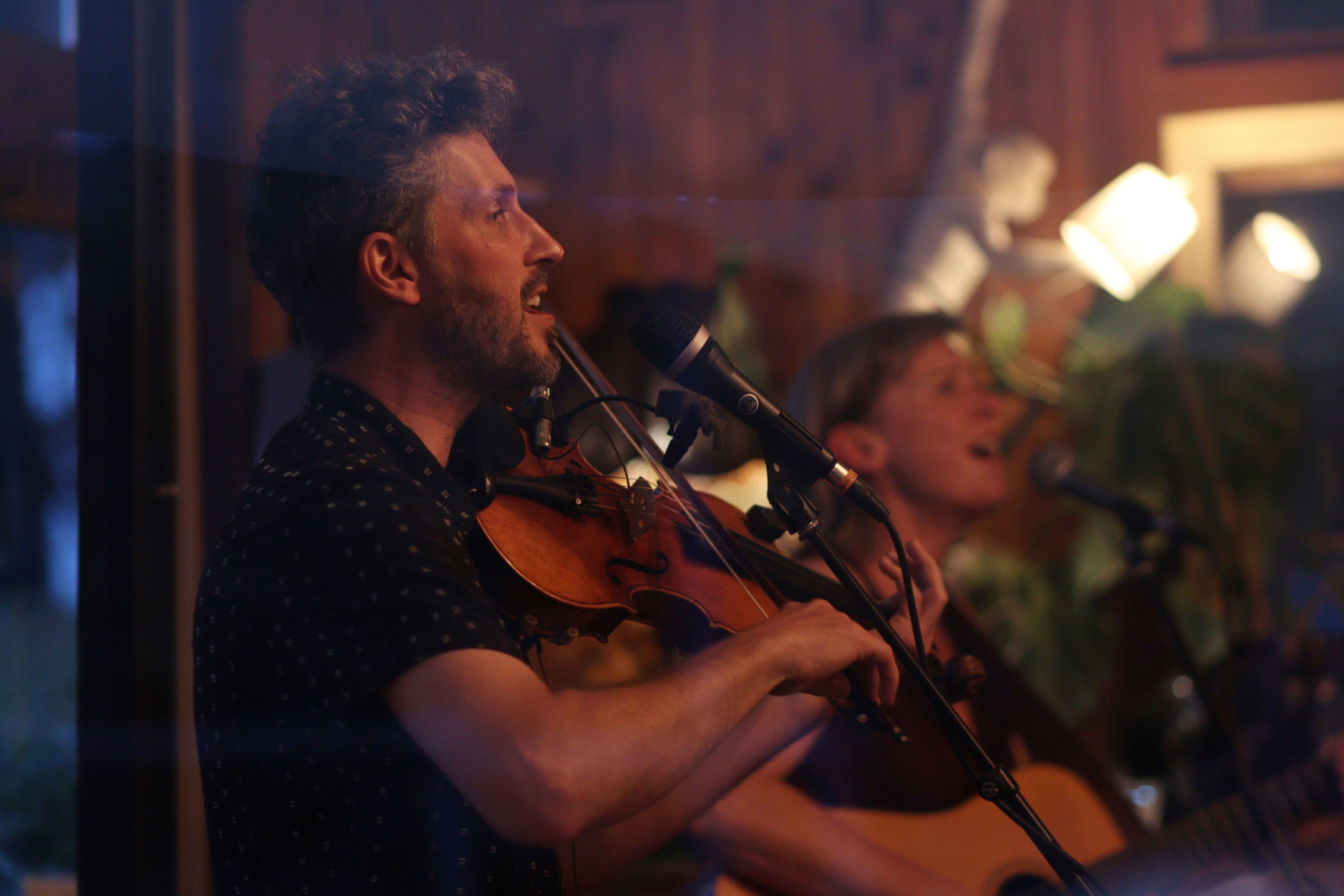 Duo Loes a Honza vystupuje na Celtic Music Festival Onder de Vuurtoren | Foto: Fanfei Liu