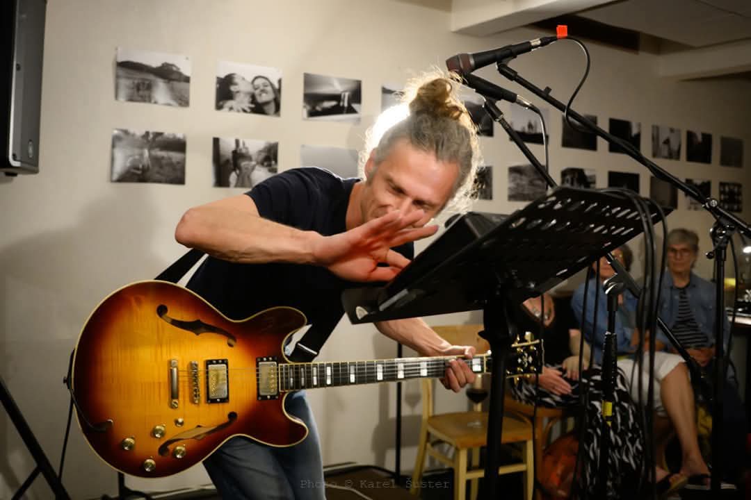 Kolik tónů, úderů, pulzů, pauz a dob je zapotřebí, aby mu člověk porozuměl? | Foto: archiv Tomáše Brauna