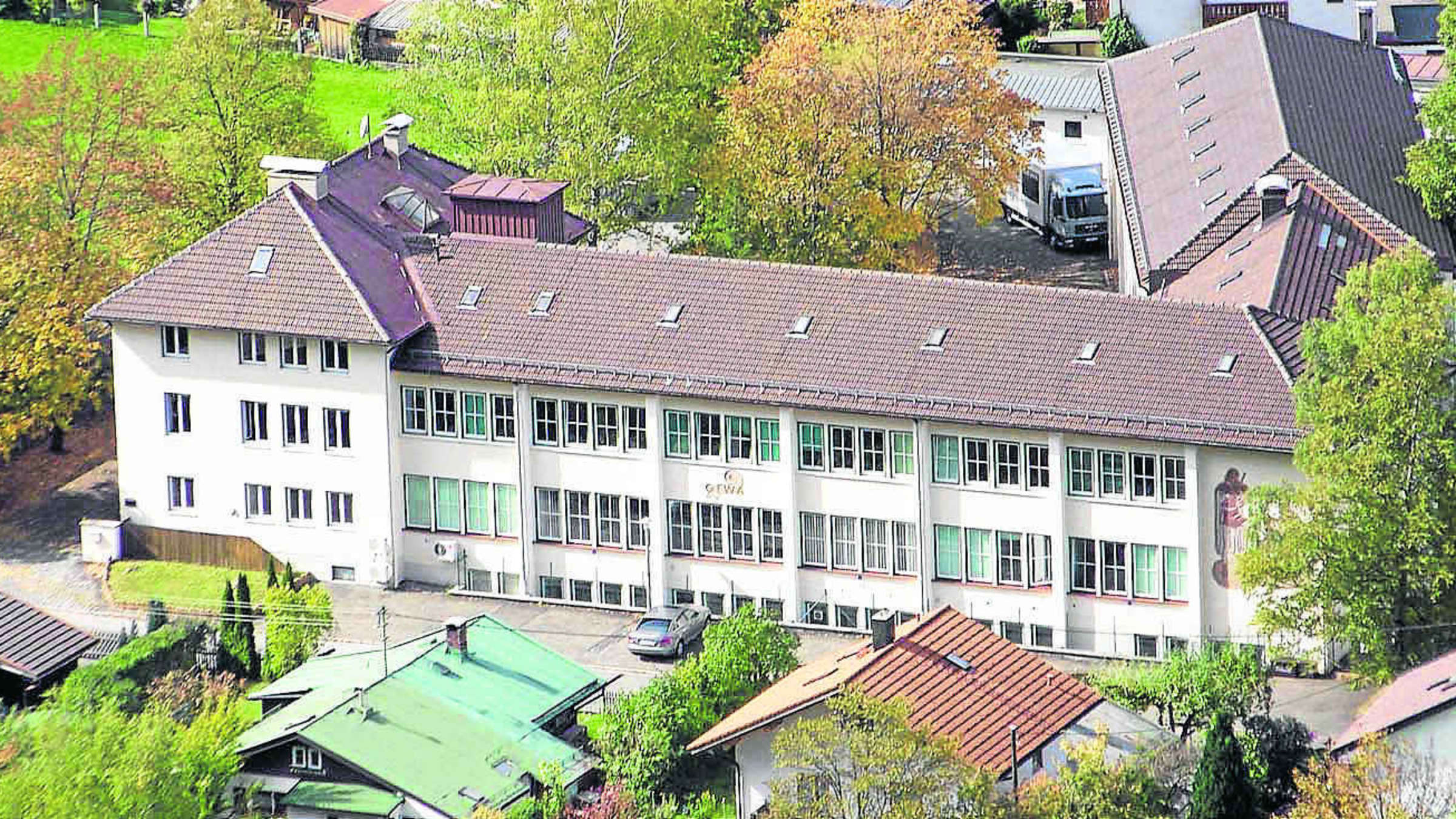 Bývalá továrna GEWA v bavorském Mittenwaldu. Zdroj: merkur.de