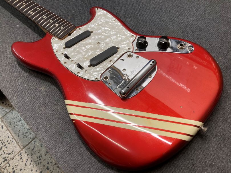 Fender Mustang z éry CBS