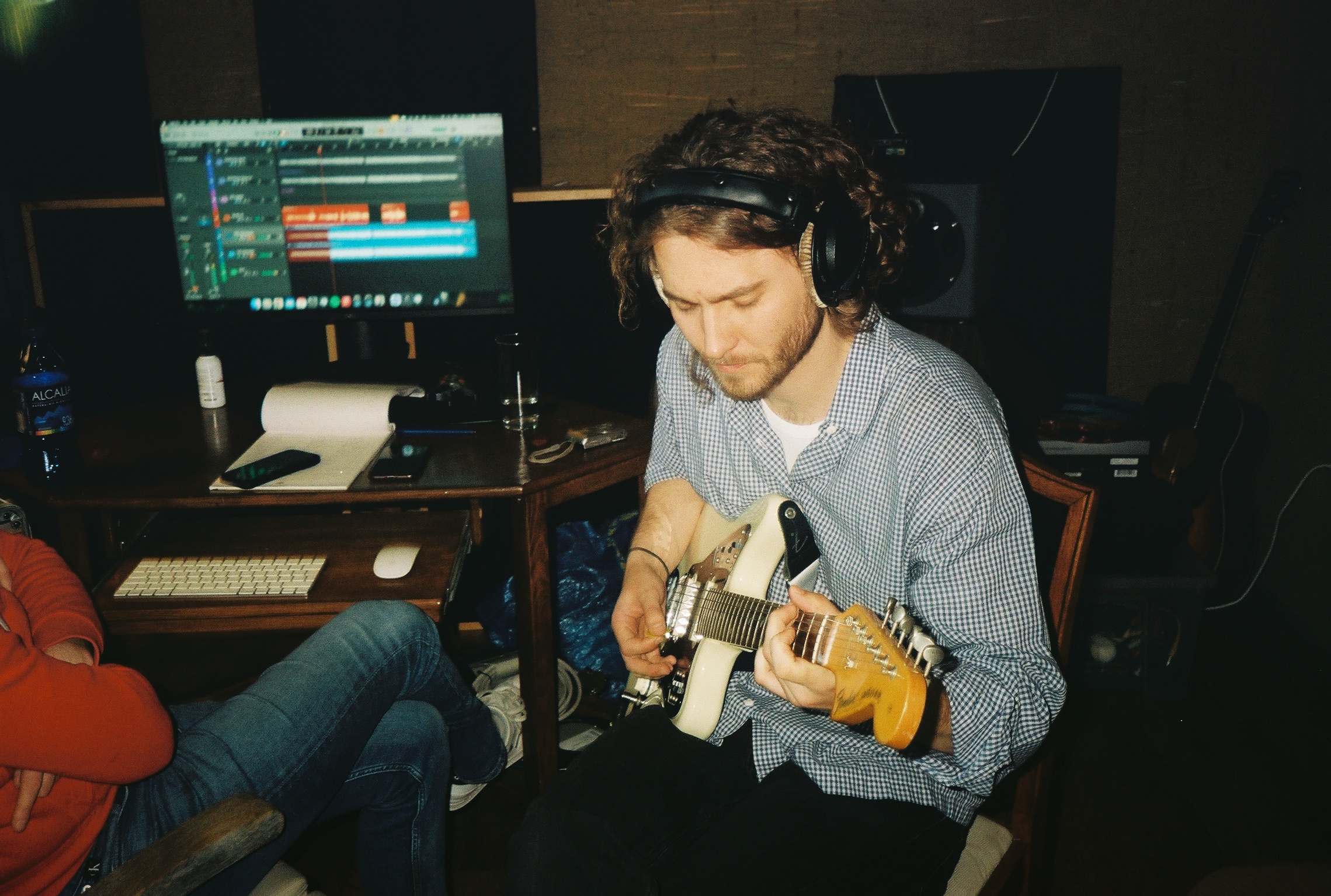 Standa Chyzhman během nahrávání desky. | Foto: archiv kapely