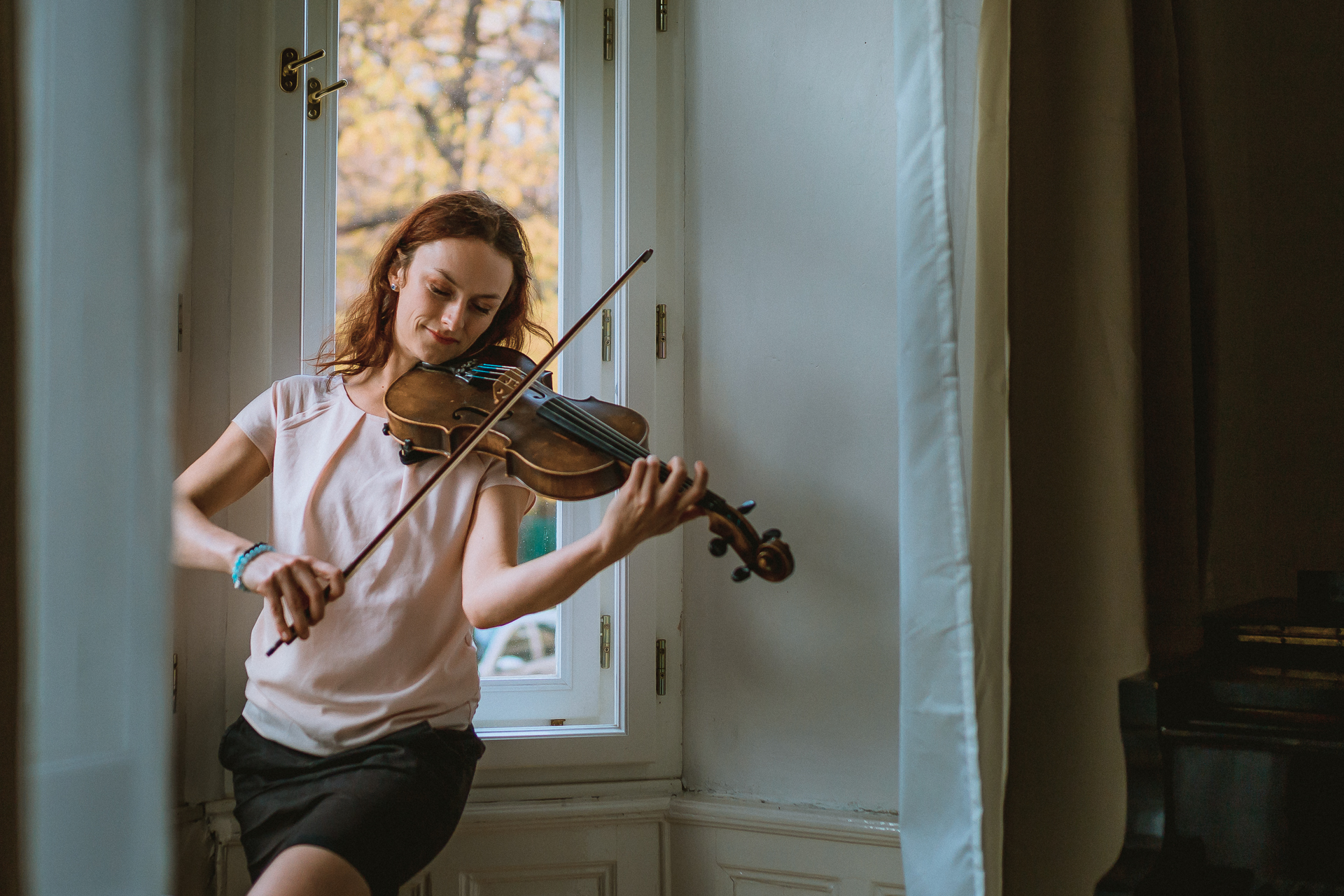 Jako instrumentalistka pracuje Julie Goetz s houslemi, violou i klavírem. | Foto: archiv hudebnice