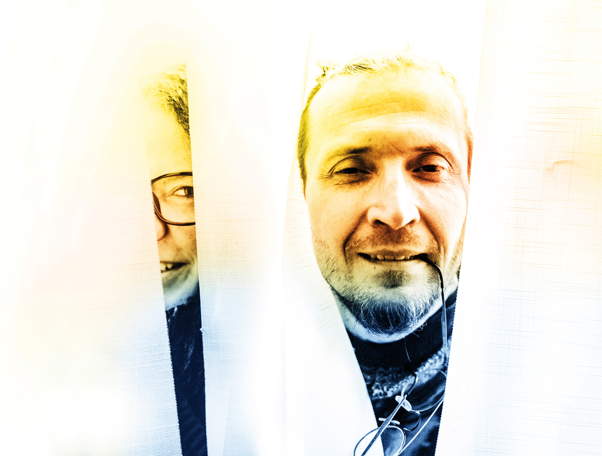 Nebeztebe 2026 tvoříme já, Štěpán Hulc (zpěv, kytara, octaver bass, kick & shaker), a Terka Šlahařová (zpěv, housle, snap). | Foto: archiv Nebeztebe