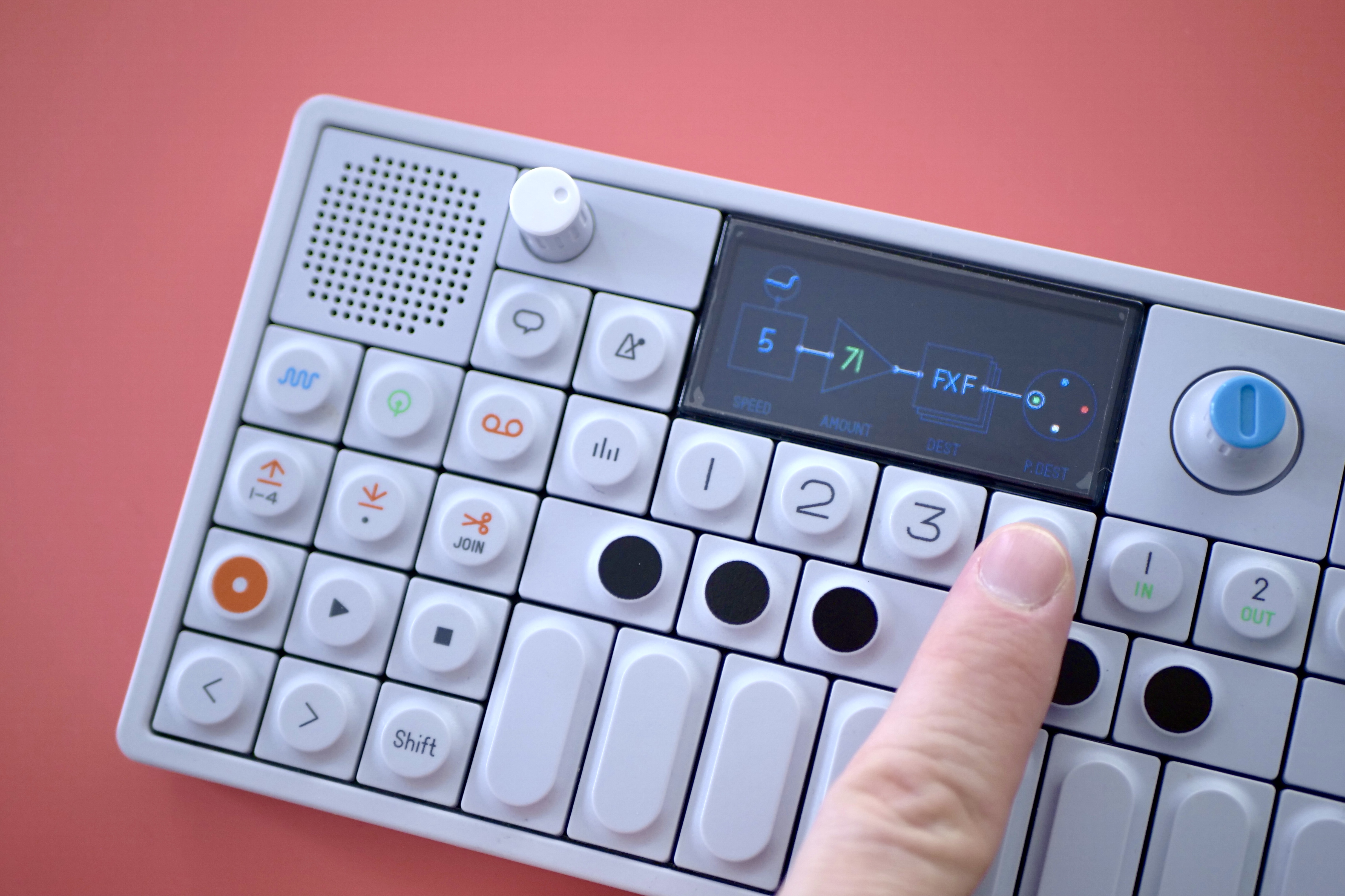 Každou bicí smyčku můžete na OP-1 upravit pomocí LFO