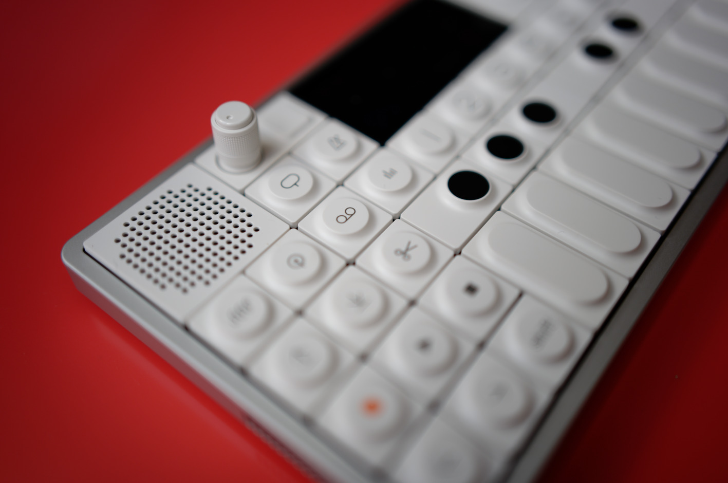 Teenage Engineering OP-1 field (foto Dušan Krejdl)