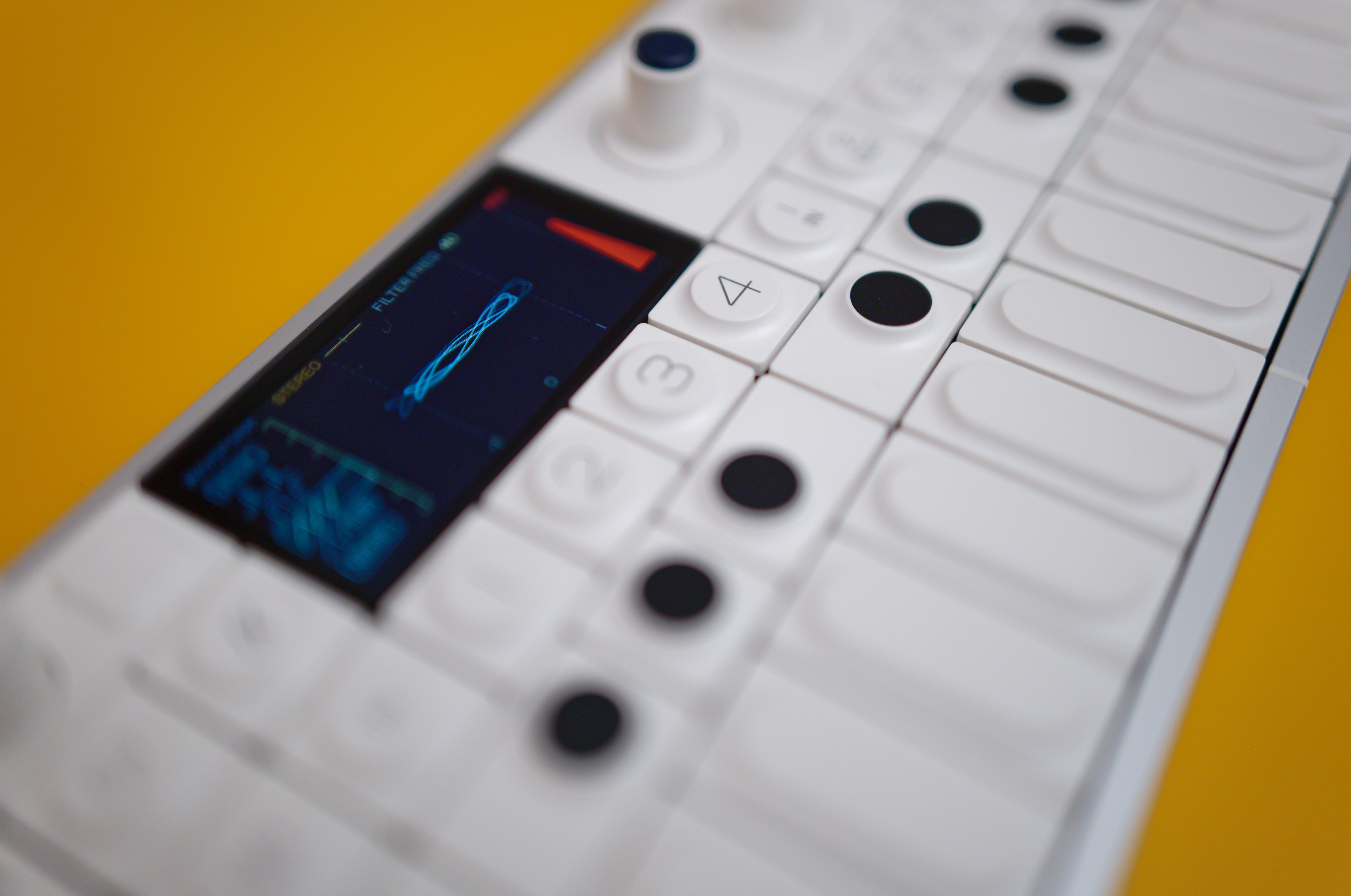 Teenage Engineering OP-1 field (foto Dušan Krejdl)