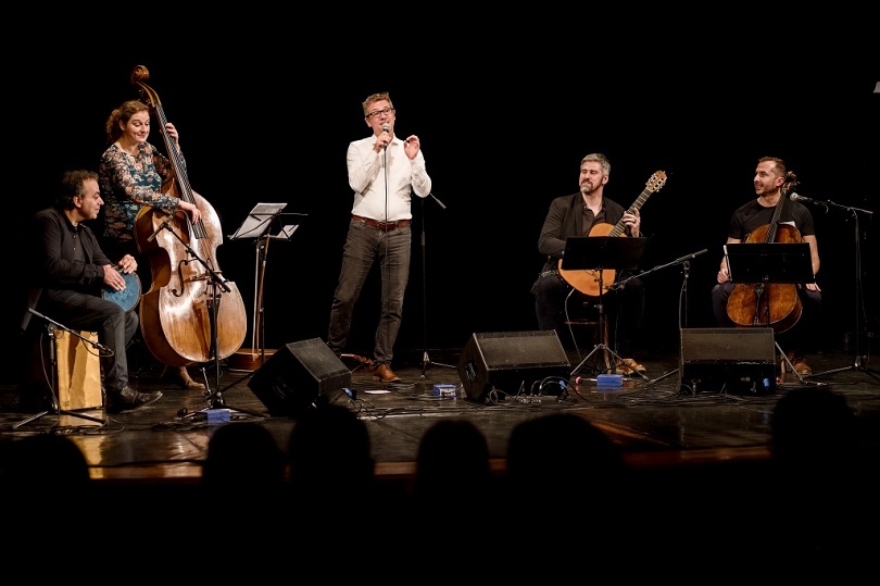 Indigo Quartet, koncerty s orchestry Czech Virtuosi, Musicou Bohemicou a dalšími projekty. Mezi ně patří i kapela Panenka vyzutá na obrázku. | Foto: archiv Pavla Borského