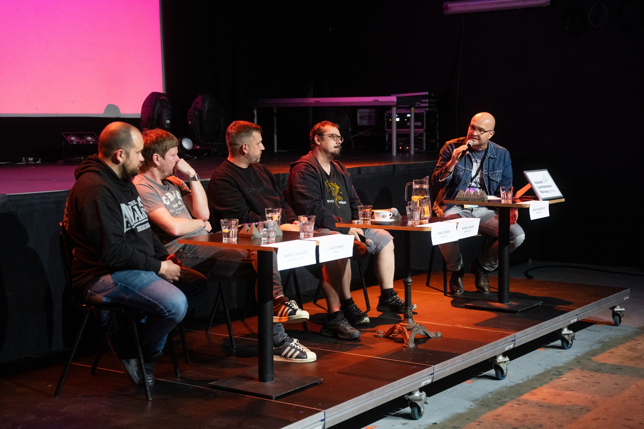 ReConnect 2023: Zleva Marcel Palovčik, Lukáš Stara, Juraj Cocher a Marek Lakomý v debatě s Markem Kozumplíkem. | Foto: Vojta Kuřátko