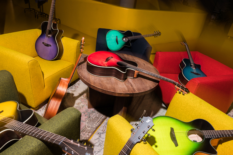 Řada Spectra Plus je určena hráčům, kteří se nebojí odvážných barev a chtějí, aby jejich kytara byla výjimečná stejně vizuálně jako zvukově. | Foto: Furch Guitars