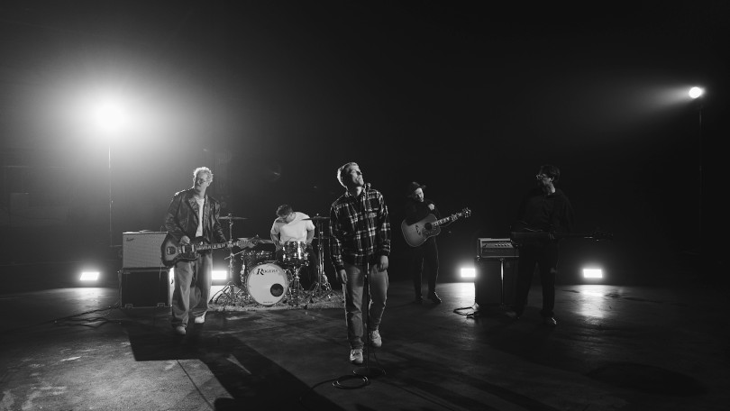 Hudba, ve který není zapálení, postrádá oheň. A oheň je nepostradatelnej pro to, aby pro tu hudbu zahořel i někdo další, až si jí pustí. | Foto: archiv Martyn Starý