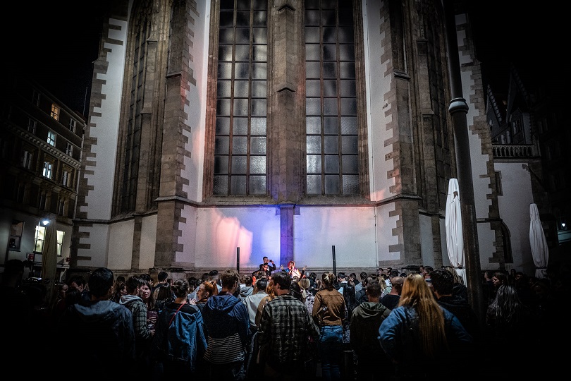 Jakubské náměstí v Brně během léta žilo. Na jednom z koncertů vystoupil i Ben Cristovao. | Foto: archiv Petra Vídeňského