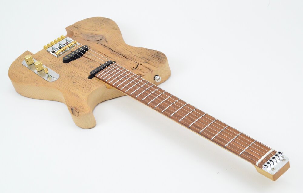 Kytara Elly inspirovaná Fenderem Telecaster je komplet vyrobená z upcyclovaného dřeva. | Zdroj: Web sankeyguitars.com