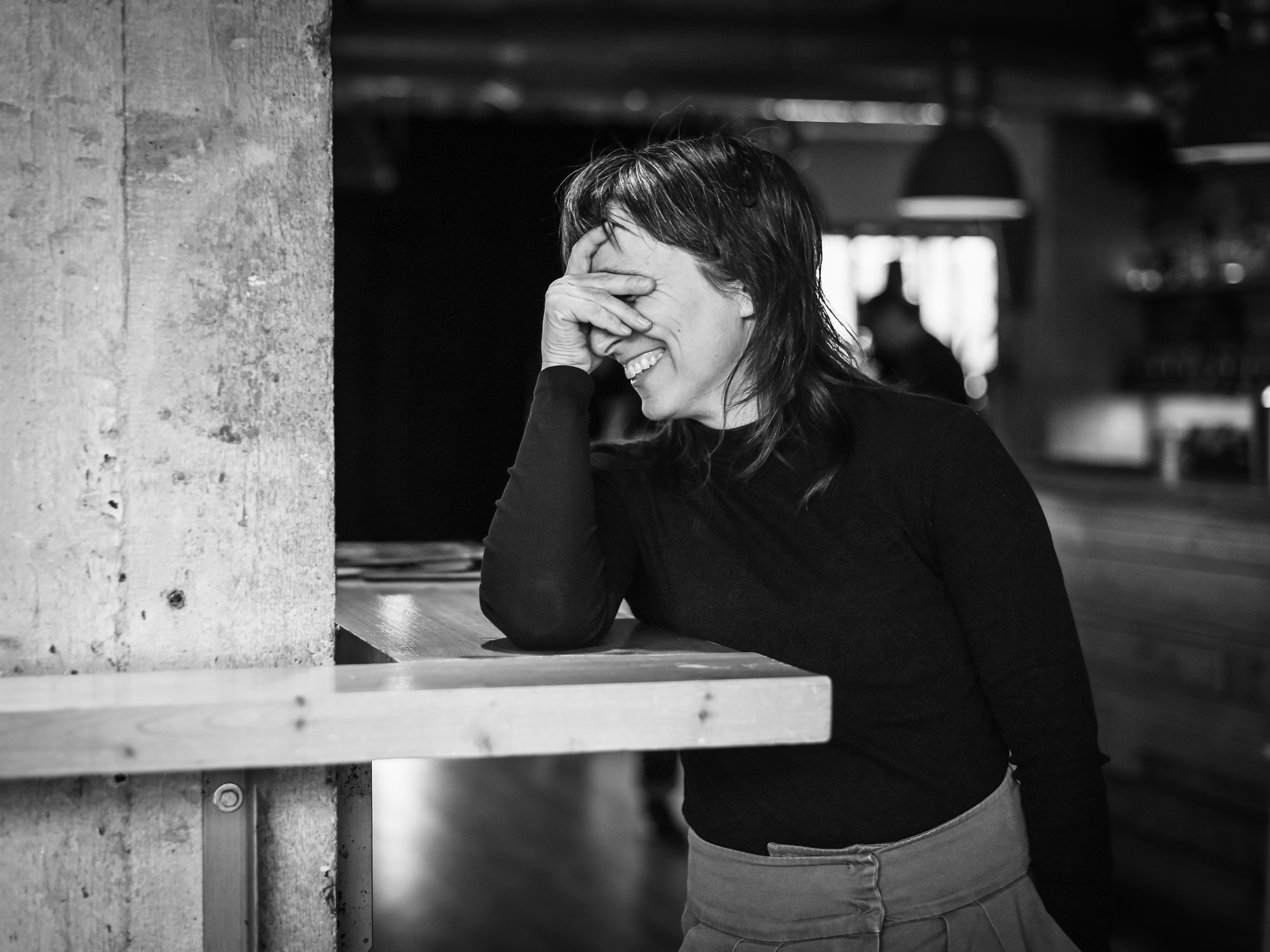 Vedle písničkové tvorby se Lucie Dlabolová věnuje profesi zdravotní klaunky. „Když děti aspoň na chvilku zapomenou, že jsou na hadičkách a vstoupí do mé hry, je to dobrý pocit.“ | Foto: Jiřina Šmídová