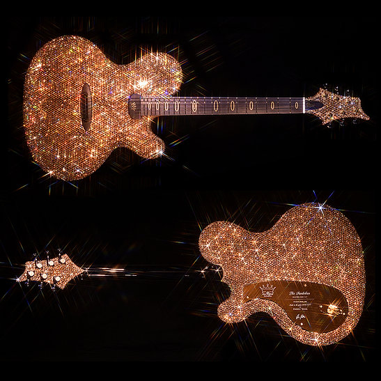 Sandokan je pokrytý tisíci ručně usazených krystalů Swarowski - asi nepřekvapí, že jednu z těchto kytar vlastní Lady Gaga. l Foto: web Jens Ritter Instruments