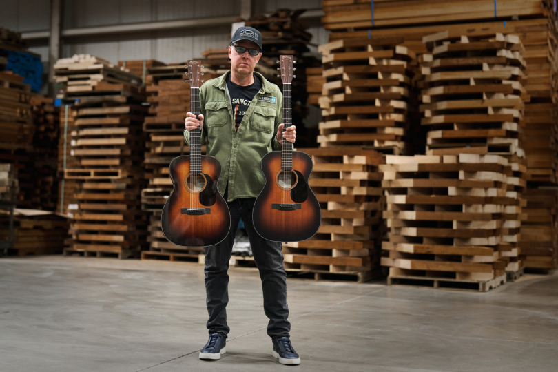 Martin nabízí Bonamassovu předlohu ve dvou pojetích – jako prémiovou americkou 00-18 a dostupnější elektroakustickou 00-10E Retro. | Foto: Martin Guitars
