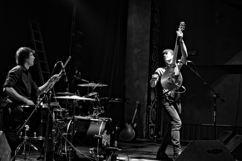 Debut Dericious je taková dobrůtka z asijské tržnice, plná špíny, fuzzu a nedokonalosti | Foto: archiv Them Switcheroos Debut Dericious je taková dobrůtka z asijské tržnice, plná špíny, fuzzu a nedokonalosti | Foto: archiv Them Switcheroos