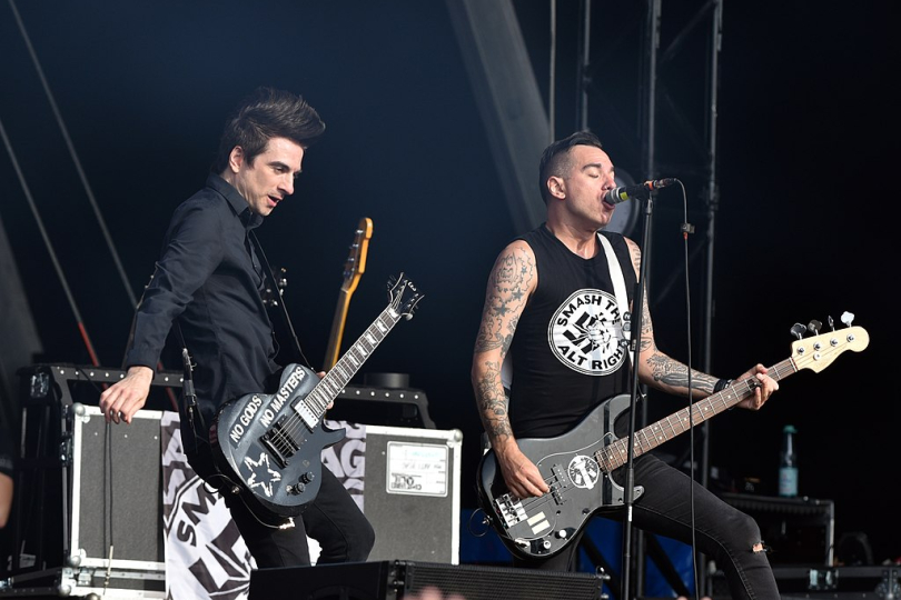 Je zajímavé sledovat, jak Anti Flag udržují krok s dobou, nezaostávají a zvukově i hrou zní stále moderně. | Foto: Frank Schwichtenberg Je zajímavé sledovat, jak Anti Flag udržují krok s dobou, nezaostávají a zvukově i hrou zní stále moderně. | Foto: Frank Schwichtenberg