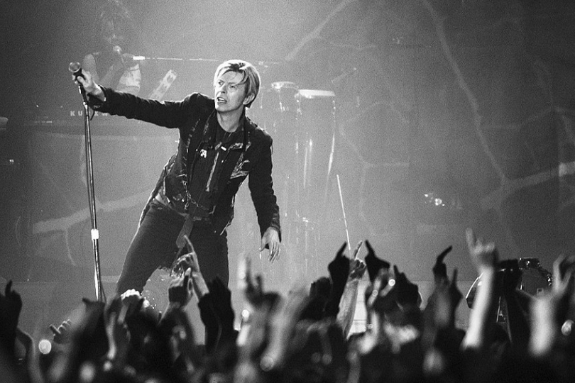 Bowie měl v době pořízení nahrávky neuvěřitelně silnou kapelu | Foto: Roger Woolman (Wikimedia Commons)