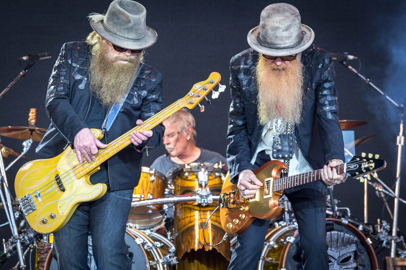 ZZ Top jsou na Raw zvukově tou nejšpinavější bluesrockovou kapelou na světě. | Foto: Brian Marks ZZ Top jsou na Raw zvukově tou nejšpinavější bluesrockovou kapelou na světě. | Foto: Brian Marks