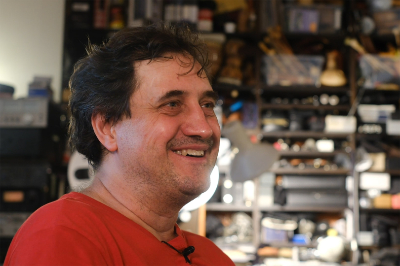 Studio Jámor Ondřeje Ježka je jak magická zahrada plná prazvláštních hudebních nástrojů, přístrojů, krabiček, hračiček neboli všeho potřebného pro hudebníkovu hravou duši. | Foto: archiv autora