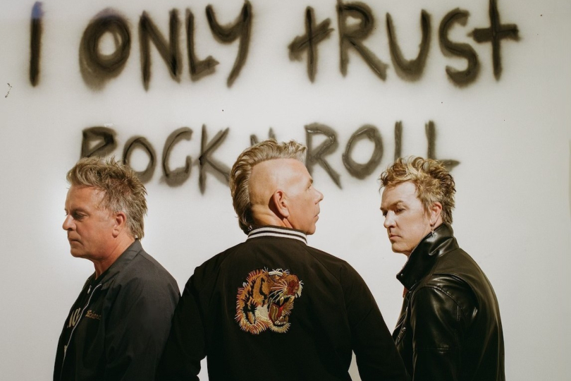 Kapela servíruje punk rock, kterému kontrabas dodává trošku jinou příchuť. | Foto: Facebook kapely Kapela servíruje punk rock, kterému kontrabas dodává trošku jinou příchuť. | Foto: Facebook kapely