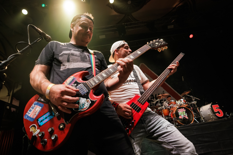 Ska, říznější pasáže, pop-punková melodika, kazoo, všechny tradiční prvky Totálního nasazení na albu nechybí. | Foto: Roman Mareš (Facebook kapely)