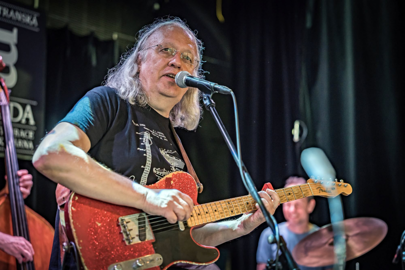 Své nové album Šénau Petr Linhart pokřtil 8. června v pražské Malostranské besedě. |  Foto: Martin Myslivec