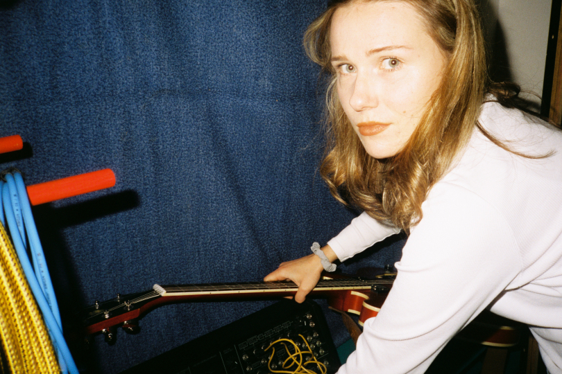 Slavnostní večer Vinyly odstartuje vystoupení songwriterky Anny Vaverkové nominované na objev roku. | Foto: Oddity Records Slavnostní večer Vinyly odstartuje vystoupení songwriterky Anny Vaverkové nominované na objev roku. | Foto: Oddity Records