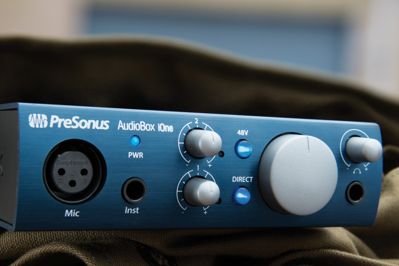 Na vestavěný mikrofon samplerů je lépe zapomenout, zkuste třeba Presonus Audiobox iOne