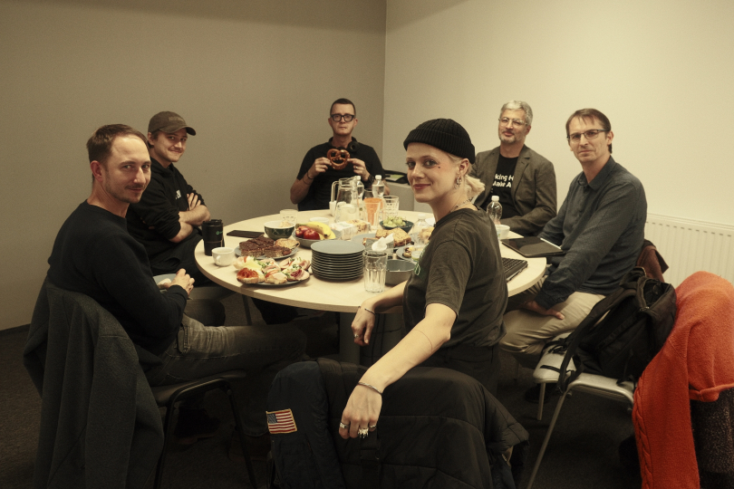 Pod hlavičkou Frontmana se nám v roce 2025 ve spolupráci s Kytary.cz a SAI podařilo uspořádat podnětnou panelovou diskuzi Muzikanti a krize: jak tvořit a nezbláznit se. | Foto: Dušan Krejdl