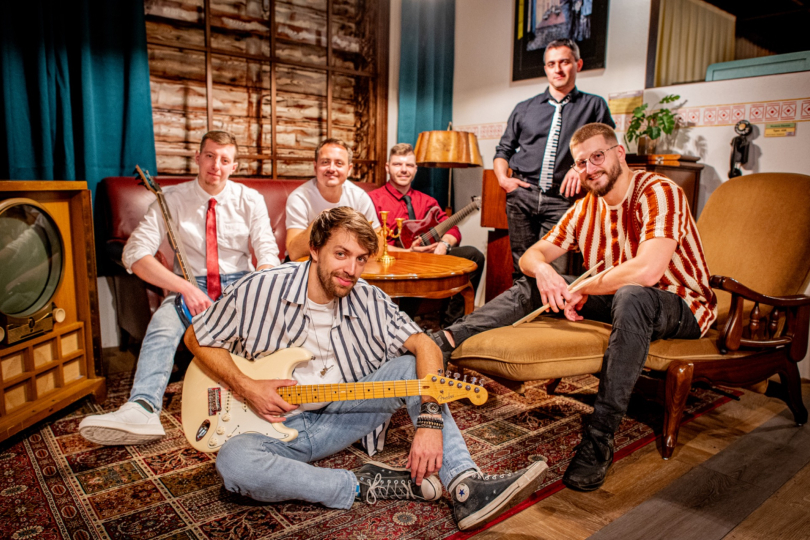 Klip Na dně Tvý sklenky stojí na silném příběhu, minimalistické aranži a výkonu Dalibora Buše. | Foto: archiv Deychey