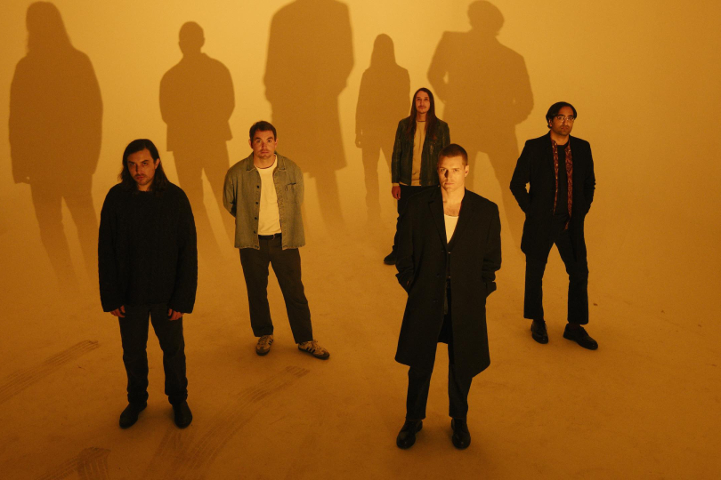 Album Lonely People With Power je mistrovská ukázka zvukové dynamiky. | Foto: Nedda Afsari Album Lonely People With Power je mistrovská ukázka zvukové dynamiky. | Foto: Nedda Afsari
