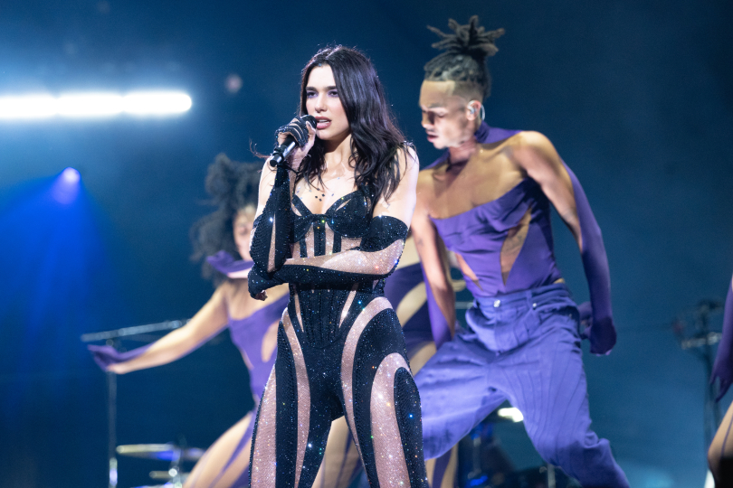 Dua Lipa nám připomněla, že máme být na co hrdí. I Foto: Raph_PH I CC BY 2.0