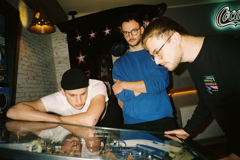 Účast zhruba 20 lidí by některé kapely prohlásily za propadák, pro nás to byla ale první zkušenost s pop-up hraním. | Foto: Dvořák