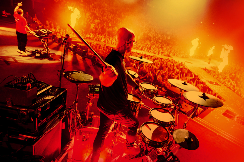 Michael Schack patří k nejvýraznějším propagátorům elektronických bicích Roland V-Drums. V Kytary.cz ukáže jejich možnosti naživo společně s Ondřejem Pomajslem. | Foto: Roland