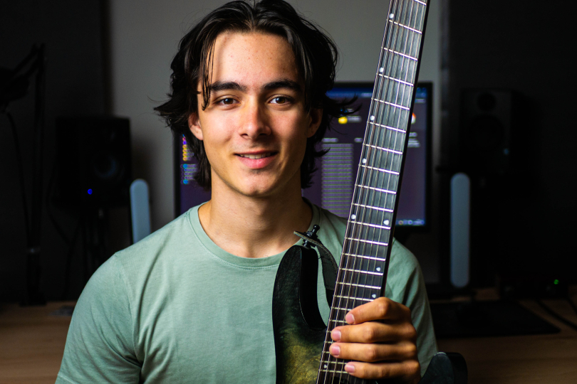 Co vznikne, když metalista udělá kytarový cover popovýho songu? | Foto: autor