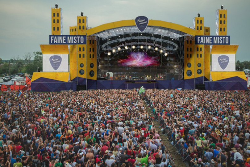 Multižánrový festival Faine Misto se těší masivní účasti kousek od Ternopilu. | Foto: web festivalu
