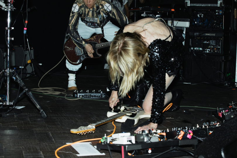 Limitovaný Jazzmaster Kim Gordon kombinuje klasický snímač u krku s vysokovýstupovým humbuckerem Seymour Duncan JB u kobylky. | Foto: Fender