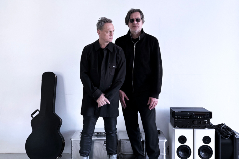 Když se Alva Noto a Fennesz potkají, vzniká hudební svět, v němž se rytmus a šum stávají prostorem pro ticho. | Foto: Prague Sounds Když se Alva Noto a Fennesz potkají, vzniká hudební svět, v němž se rytmus a šum stávají prostorem pro ticho. | Foto: Prague Sounds