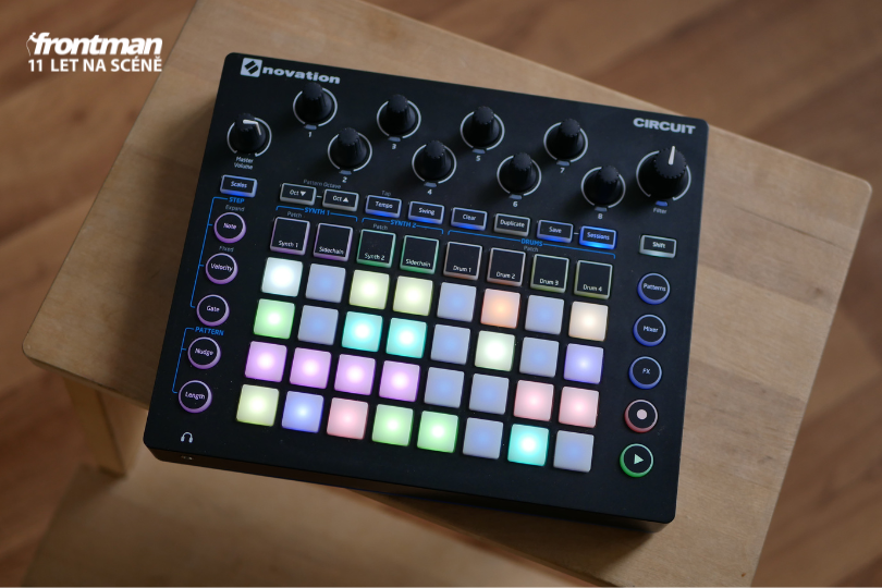 Novation Circuit je postavený na 4 stopách pro samply a 2 synťácích založených na populární Mini Nově. | Foto: Dušan Krejdl