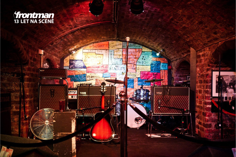 Shit in, shit out. Zvukař míchá energii, kterou kapela na koncertě vydává. Klub Cavern v Liverpoolu. | Foto: Wikipedia