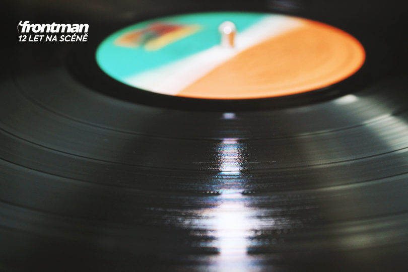 Poslech hudby z vinylu je rituál a požitek. | Foto: Jack Hamilton (Unsplash) Poslech hudby z vinylu je rituál a požitek. | Foto: Jack Hamilton (Unsplash)