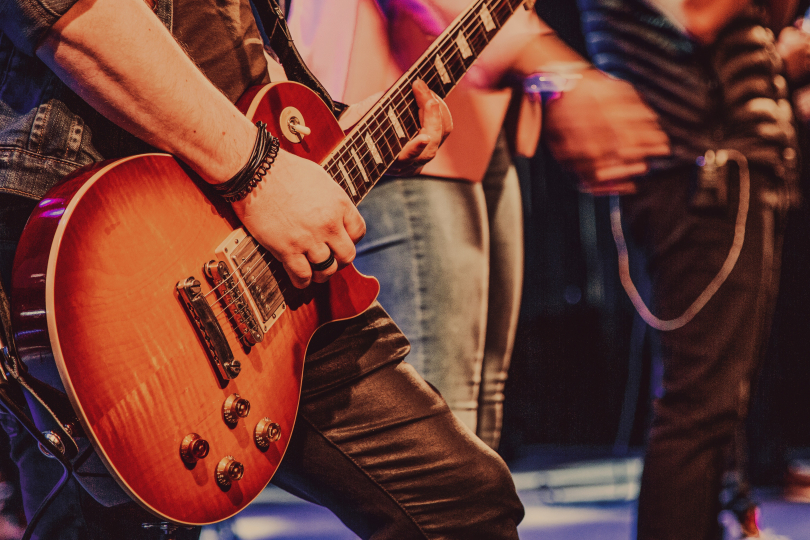 Kytary jako Fender Statocaster nebo Gibson Les Paul, zesilovače Marshall nebo Vox už se staly jakýmsi „industry stadardem“ a definice způsobu hry na elektrickou kytaru, tak jak ji známe dodnes, byla ve svých základech položena. | Foto: Unsplash