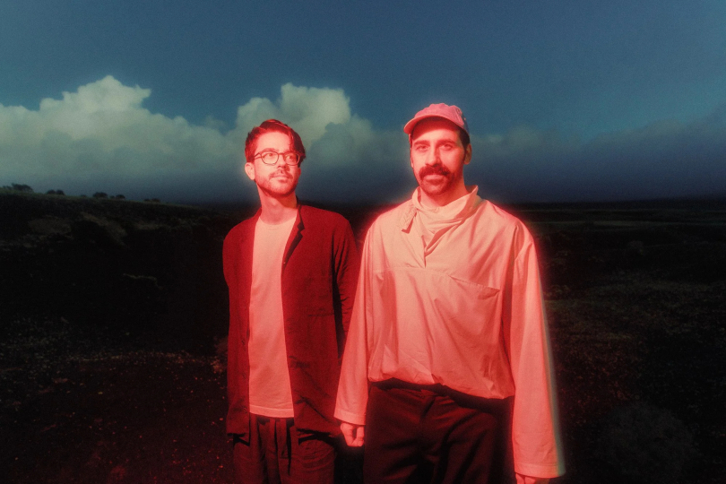 Grandbrothers posouvají hranice klavírní hudby pomocí unikátních technologií a živé elektroniky. | Foto: Dan Medhurst 