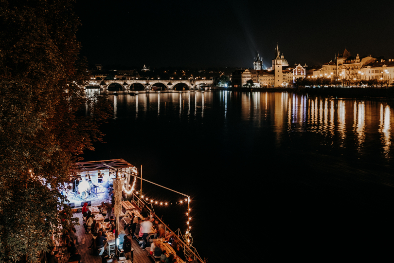 Naše nové EP jsme pokřtili na Pontonu u Střeleckého ostrova v Praze | Foto: Misha Photography