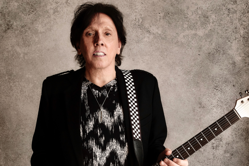 „Byl bych rád za příležitost nahrát nějakou hudbu s Paulem McCartneym. Vždy byl mou inspirací a stále jí je,“ říká John McFee. | Foto: Archiv umělce