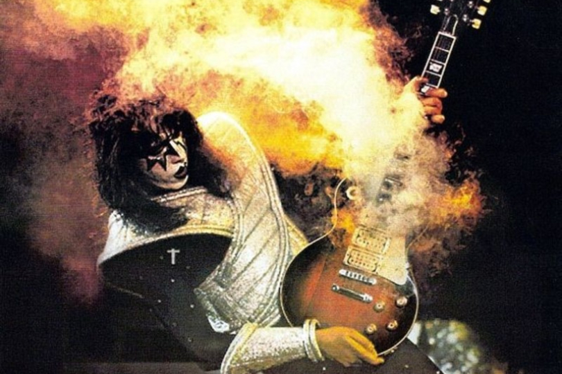 Ace Frehley v roce 1977. Zemřel 16. října 2025 ve věku 74 let. | Foto: Wikipedia
