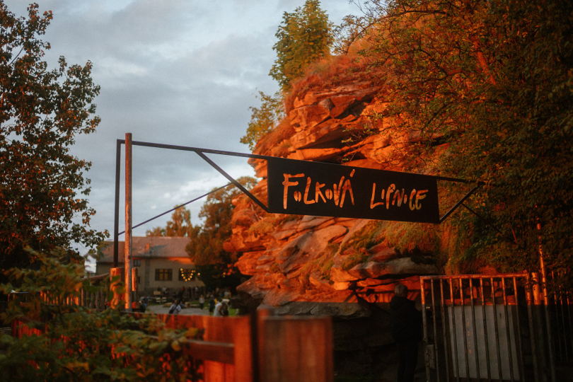 Folková Lipnice navazuje na tradici festivalu Písní za mír, zároveň ale dává prostor současné alternativní scéně. | Foto: Jan Hromádko