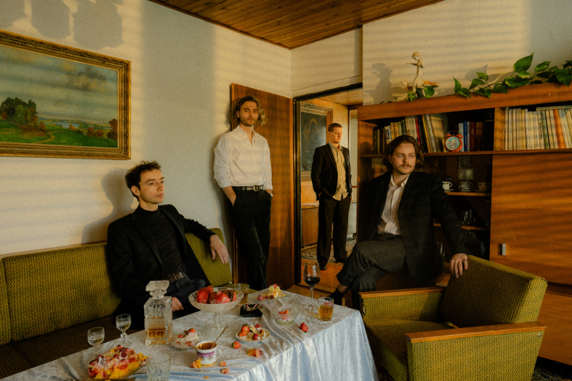 Zasněná kytarová mlha i tichá společenská výpověď. Midnight Swimmers hledají své místo mezi iluzí a realitou. | Foto: Debora Loučková 